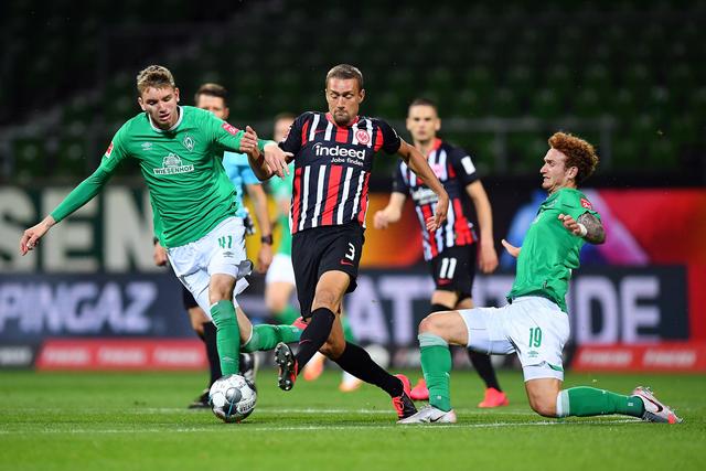 钟鼓和鸣逐绿茵 百面崇阳铜鼓奏响“楚超”咸宁主场